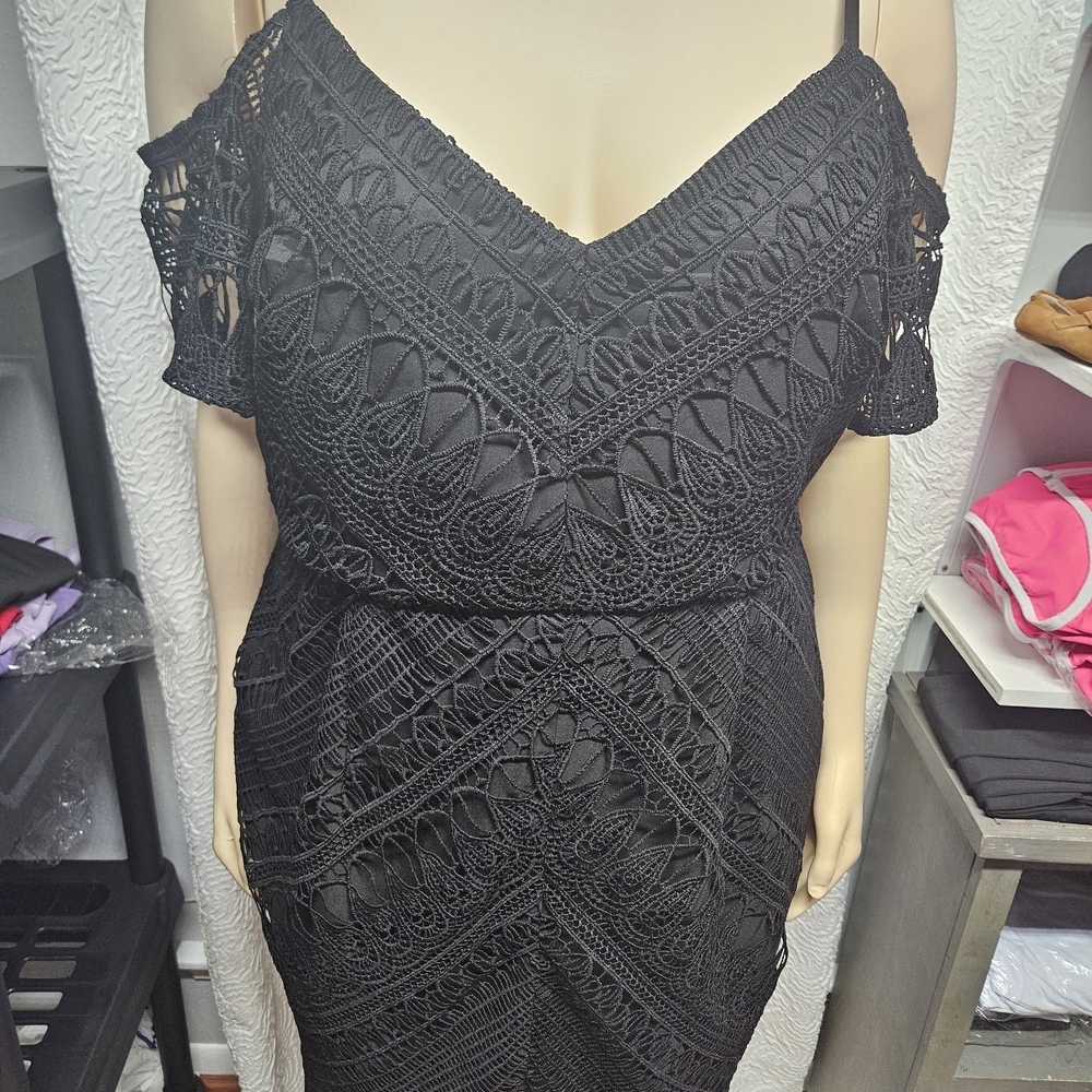 City Chic Black Cold Shoulder Sheath Dress - Picture 5 of 11